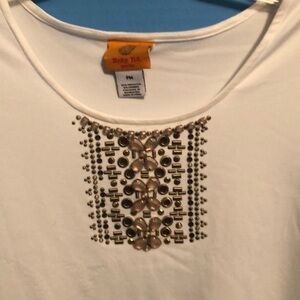 Ruby road pullover white top. No